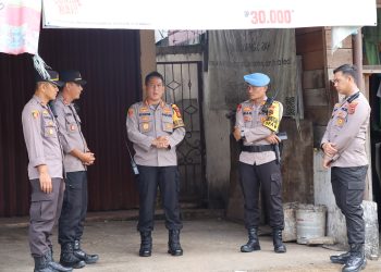 Kapolresta Jambi, Kombes Pol Eko Wahyudi saat mengikuti Rakor terkait peninjauan lokasi TUKS PT.SAS oleh Tim Kerja Perencanaan Pembangunan Jalan Khusus Batu Bara di Kantor Balai Wilayah Sungai Sumatera VI pada Jumat, (5/01/2024). [Foto: Humas Polresta Jambi]