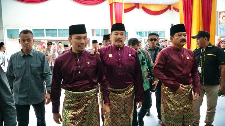 Rapat Paripurna DPRD Provinsi Jambi dalam rangka memperingati Hari Jadi Provinsi Jambi ke 67 tahun 2024, Sabtu (6/1). [Foto: Humas/Hadian]