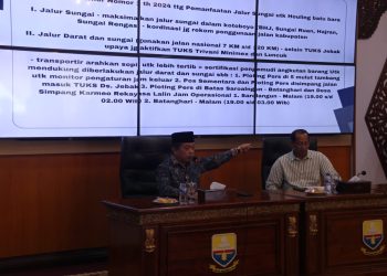 Gubernur Al Haris saat bertemu Asosiasi Sopir Batubara di Ruang VIP Rumah Dinas Gubernur Jambi, Minggu (07/01/2024). [Foto: Diskominfo/Agus]