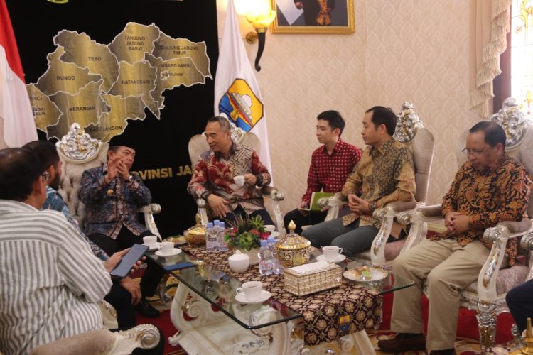 Audiensi Bersama Presiden Direktur Petrochina Quen Mingyan, bertempat di Rumah Dinas Gubernur Jambi, Minggu (07/01/2024). [Foto: Diskominfo/Agus]