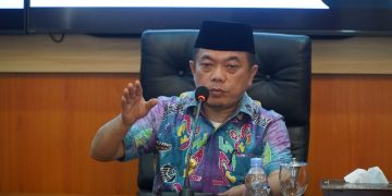 Rapat terkait pengoptimalan jalan batubara melalui sungai di Ruang VIP Rumah Dinas Gubernur Jambi, Sabtu (13/1). [Foto: Diskominfo/Harun]