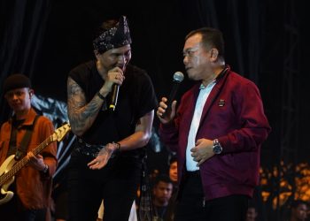 Gubernur Al Haris pada Malam Penutupan Peringatan HUT ke-67 Provinsi Jambi di Lapangan Depan Kantor Gubernur Jambi, Sabtu (13/01/2024). [Foto: Diskominfo/Harun]