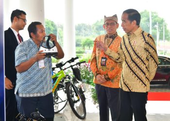 Presiden Joko Widodo secara resmi membuka Konvensi XXIX dan Temu Tahunan XXV Forum Rektor Indonesia yang diselenggarakan di Graha Unesa Kampus II, Kota Surabaya, Provinsi Jawa Timur, pada Senin, 15 Januari 2024.  [Foto: Biro Pers, Media, dan Informasi Sekretariat Presiden]