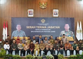 Gubernur saat menghadiri Sertijab Kepala Perwakilan BPK Perwakilan Provinsi Jambi di Auditorium BPK Perwakilan Provinsi Jambi, Senin (15/01/2024). [Foto: Diskominfo/Harun]