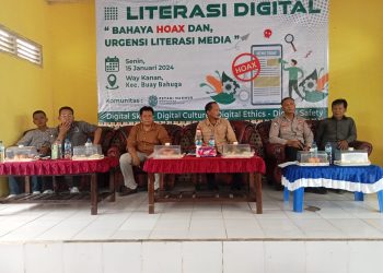 Sekretaris DPC PJS Waykanan, Warseno saat memberikan materi tentang Bahaya Berita Hoax Bagi Masyarakat, Senin (15/01/2023). [Foto: DPC PJS Waykanan]