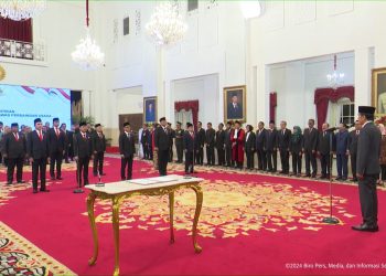 Presiden Joko Widodo melantik 9 Anggota KPPU Periode 2024-2029 di Istana Negara, Kamis 18 Januari 2024.