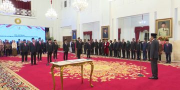 Presiden Joko Widodo melantik 9 Anggota KPPU Periode 2024-2029 di Istana Negara, Kamis 18 Januari 2024.