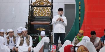 Gubernur Al Haris menghadiri acara peringatan Isra’ Mi’raj Nabi Muhammad SAW 1445 H/2024 M di Masjid Muhammad Cheng Hoo Kenali Asam Bawah Kecamatan Kota Baru, Kota Jambi, Kamis (25/01/2024). [Foto: Diskominfo/Novriansah]