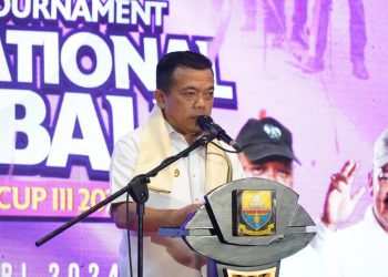 Gubernur saat Pembukaan Welcome Party Jambi Open Tournament International Gateball Gubernur Cup III Tahun 2024 dalam rangka HUT Ke-67 Provinsi Jambi di Rumah Kito Resort Hotel, Puri Mayang Jambi, Kamis (25/01/2024). [Foto: Diskominfo/Harun]