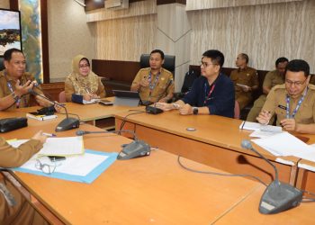 Kadisdik Provinsi Jambi, Syamsurizal saat memimpin Rapat Awal Persiapan dan Sosialisasi PPDB yang digelar di Lantai 2 Kantor Dinas Pendidikan Provinsi Jambi pada Senin, 29 Januari 2024. [Foto: Don Ameck]