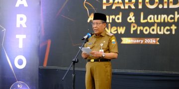 Wagub Sani pada kegiatan PARTO.ID Award dan Launching New Product yang dilaksanakan di Gedung Mahligai Bank 9 Jambi, Senin (29/01/2024). [Foto: Diskominfo/Sobirin]