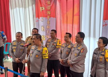 Wakapolri Komjen Pol. Agus Adrianto saat meresmikan RS Bhayangkara Blora, Selasa (30/1).