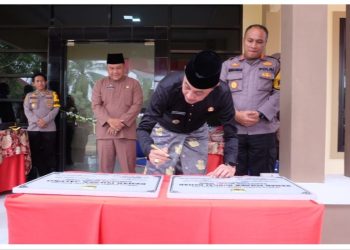 Pj Bupati Bachyuni saat peresmian renovasi Gedung Polsek Jambi Luar Kota (Jaluko) dan Polsek Sungai Bahar Kabupaten Muaro Jambi, Kamis (04/01/23). [Foto: Diskominfo Muaro Jambi]