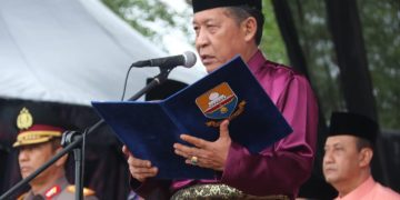 Wagub Sani saat menjadi Irup Peringatan HUT Ke-67 Provinsi Jambi Tahun 2024, bertempat di Lapangan Kantor Gubernur Jambi, Sabtu (06/01/2024). [Foto: Diskominfo/Agus]