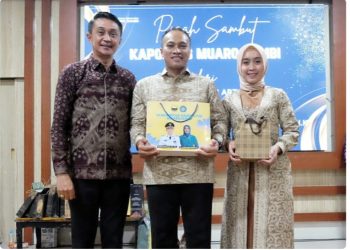 Pisah sambut Kapolres Muaro Jambi dari Kapolres Muaro Jambi, AKBP Muharman Artha di Aula Rumah Dinas Bupati Muaro Jambi, Bukit Cinto Kenang (Buciken) pada Senin, (8/1/2024). [Foto: Diskominfo]