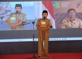 Gubernur Al Haris pada penandatanganan MoU dengan Pimpinan Rumah Sakit Pengampu terkait Pengampuan 9 Layanan Prioritas Program Kementerian Kesehatan di RSUD Raden Mattaher Jambi di Auditorium Rumah Dinas Gubernur Jambi, Senin (05/02/2024). [Foto: Diskominfo/Agus]