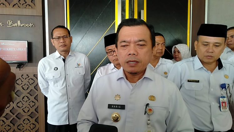 Gubernur saat membuka Rapat Forum OPD Dinas Tanaman Pangan Hortikultura dan Peternakan Provinsi Jambi Tahun 2024, dan Perencanaan Pembangunan Pertanian Tahun 2025, bertempat di Swiss-Belhotel Jambi, Rabu (06/03/2024). [Foto: Diskominfo/Said]