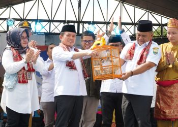 Gubernur Haris saat menghadiri HUT ke-33 KANDO dan ASKA 3.0 SMA Negeri 2 Muaro Jambi di lapangan depan SMA Negeri 2 Muaro Jambi, Kabupaten Muaro Jambi, Rabu, (06/03/2024). [Foto: Diskominfo/Erict]