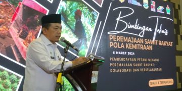 Gubernur pada Workshop Peremajaan Sawit Rakyat (PSR) Asosiasi Petani Kelapa Sawit PIR (ASPEKPIR) DPD I Jambi, bertempat di Ballroom Hotel BW Luxury Jambi, Rabu (06/03/2024). (Foto: Diskominfo/Ardi Susianto)