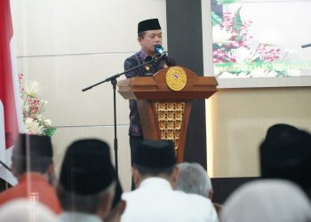 Gubernur saat Penandatanganan MoU serta penyerahan hibah tanah milik Pemerintah Provinsi Jambi kepada Pengadilan Tinggi Agama Jambi oleh Gubernur Jambi, bertempat di Aula I Pengadilan Tinggi Agama Jambi, Kota Baru Jambi, Kamis (07/03/2024). (Foto: Diskominfo/Harun)