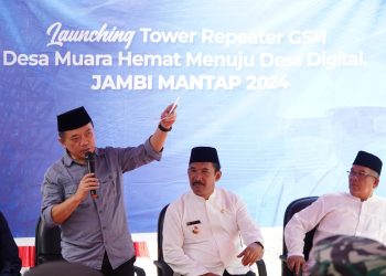 Gubernur Jambi, Al Haris, secara langsung melakukan launching Repeater GSM di Desa Muaro Hemat, Kecamatan Batang Merangin, Kabupaten Kerinci, Jumat (15/03/2024). (Foto: Diskominfo/Harun)