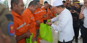 Gubernur Al Haris menyerahan bantuan secara simbolis ini dilaksanakan pada Jumat (22/03/2024) siang, bertempat di Auditorium Rumah Dinas Gubernur Jambi. (Foto: Diskominfo/Novriansah)