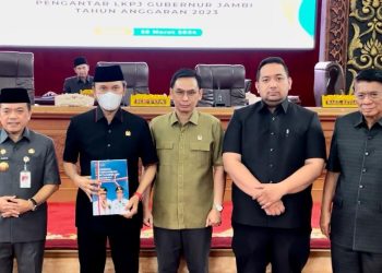 DPRD Provinsi Jambi melaksanakan rapat paripurna dengan agenda Penyampaian Nota Pengantar LKPJ Gubernur Jambi tahun anggaran 2023, Kamis (28/3) di Ruang Rapat Paripurna DPRD Provinsi Jambi. (Foto: Humas/Hadian)