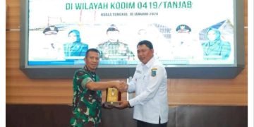 Wakil Bupati Tanjab Barat bersama Unsur Forkopimda Sambut Kunker Pangdam II/Sriwijaya di Rumah Dinas Bupati, Kamis (10/01/2024).