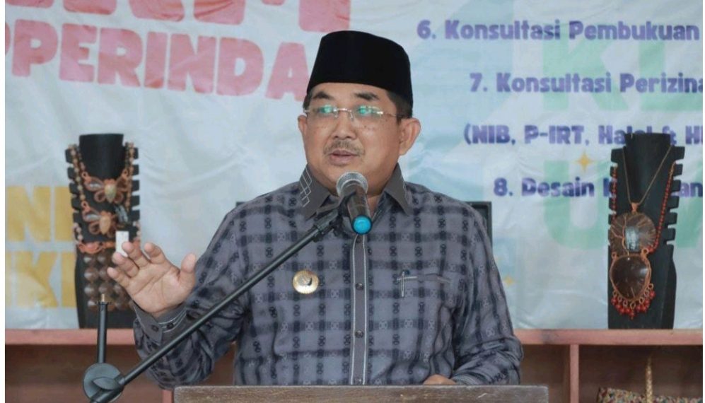 Bupati Tanjab Barat, Anwar Sadat meresmikan Klinik UMKM dan Pusat Promosi UMKM Kabupaten Tanjung Jabung Barat, Selasa (13/02/2024).