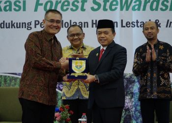 Gubernur Al Haris membuka secara resmi Sosialisasi Kebijakan Terbaru Sertifikasi FSC di Swiss-bell Hotel Jambi, Selasa (07/05/2024). (Foto: Diskominfo/Normansyah)