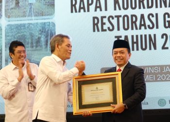 Gubernur Jambi Al Haris pada pembukaan Rakor Teknis Restorasi Gambut Tahun 2024 di BW Luxury Hotel, Selasa (07/05/2024). (Foto: Diskominfo/Agus)