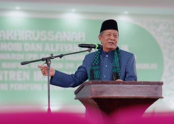 Wagub saat menghadiri Haflah Akhirussanah Khotmil Qur’an Bil Ghoib dan Alfiyah Ibnu Malik di Ponpes Irsyadul ‘Ibad di Jalan Jambi - Muara Bulian, Desa Simpang Kubu Kandang, Kecamatan Pemayung, Kabupaten Batanghari, Rabu (08/05/2024). (Foto: Diskominfo/Novriansah)