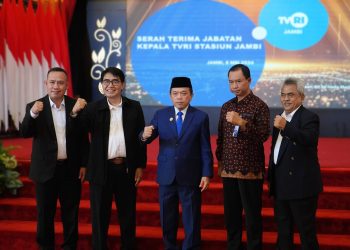 Gubernur Al Haris pada Sertijab Kepala LPP TVRI Stasiun Jambi di Auditorium Rumah Dinas Gubernur Jambi, Rabu (08/05/2024). (Foto: Diskominfo/Novriansah)