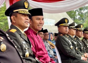 Ketua DPRD Provinsi Jambi, Edi Purwanto hadir dalam upacara peringatan Harlah Pancasila 2024, Sabtu (1/6) di lapangan Kantor Gubernur Jambi. (Foto: Humas)