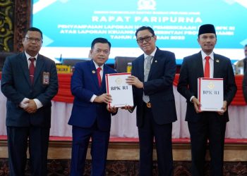 Laporan Keuangan Pemerintah Provinsi Jambi 2023 di Ruang Utama Sidang Paripurna DPRD Provinsi Jambi, Senin (24/06/2024). (Foto: Diskominfo/Agus)