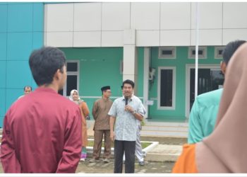 Pj Bupati Najmi saat kunjungan ke Kantor Dinas Pariwisata dan Dinas Kesehatan di bukit Cinto Kenang, Kabupaten Muaro Jambi pada Jumat, (7/06/2024). (Foto: Diskominfo Muaro Jambi)