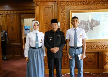 Wagub Sani menerima Audensi dua calon Paskibraka Tingkat Pusat utusan Provinsi Jambi di Ruang Rapat Kerja Wakil Gubernur Jambi, Kamis (11/07/2024). (Foto: Diskominfo/Sobirin)