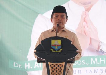 Peringati 10 Muharram, Gubernur Al Haris santuni 2.185 anak yatim di Lapangan Arena STQ Provinsi Jambi, Selasa (16/07/2024). (Foto: Diskominfo/Agus)