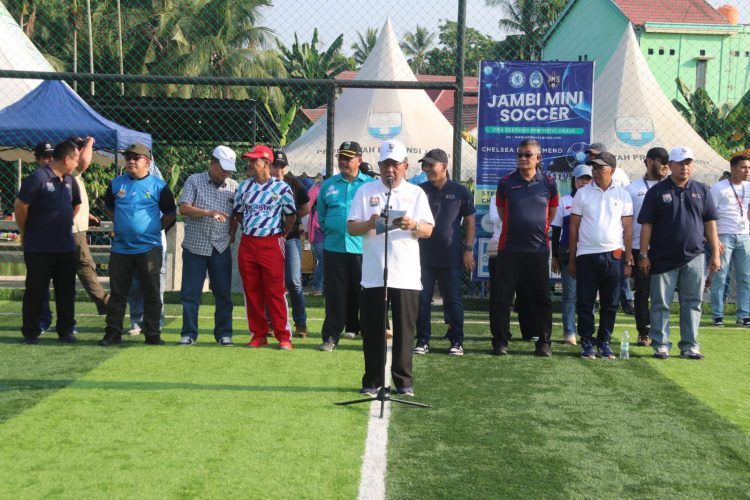 Wagub Sani saat Pembukaan Liga IKAPTK Provinsi Jambi Tahun 2024 di Jambi Mini Soccer (JMS) Jambi, Kebun Handil, Kota Jambi Sabtu, (27/07/2024). (Foto: Diskominfo/Agus)