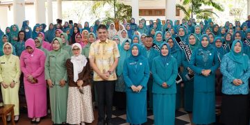Pengukuhan Ketua TP PKK Kabupaten Tanjung Jabung Timur Wirdayanti Romi sebagai Pembina Posyandu Kabupaten Tanjung Jabung Timur di Gedung Sekretariat PKK Kabupaten Tanjung Jabung Timur, Kamis (01/08/2024). (Foto: Diskominfo/Harun)