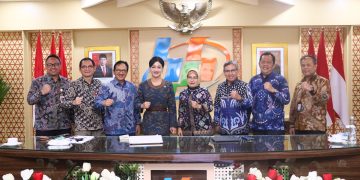 Kepala BPS, Amalia Adininggar Widyasanti dan Kepala Eksekutif Pengawas Perilaku Pelaku Usaha Jasa Keuangan, Edukasi, dan Pelindungan Konsumen OJK, Friderica Widyasari Dewi di Kantor BPS, Jakarta pada Jumat, 2 Agustus 2024. (Foto: Humas OJK Jambi)