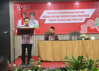 Gubernur Al Haris pada Pembukaan Pembinaan dan Pemusatan Pelatihan Paskibraka Tingkat Provinsi Jambi Tahun 2024, bertempat di Shang Ratu Hotel Jambi, Jumat (02/08/2024). (Foto: Diskominfo/Agus)