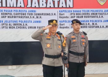 Kapolresta Jambi, Kombes Pol Eko Wahyu saat memimpin Sertijab di Aula Lokamanginti Mapolresta Jambi, Kamis 8 Agustus 2024. (Foto: Humas Polresta Jambi)