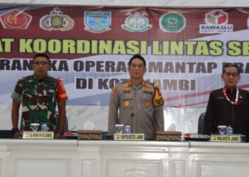 Kapolresta Jambi, Kombes Pol Eko Wahyudi saat memimpin Rakor Lintas Sektoral Operasi Mantap Praja 2024 di Aula Lokamanginti Mapolresta Jambi, Senin (12/8). (Foto: Humas Polresta Jambi)