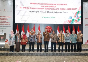 Ketua Dewan Komisioner OJK, Mahendra Siregar dalam acara peringatan 47 Tahun diaktifkannya kembali Pasar Modal Indonesia dengan tema "Terpercaya, Inklusif, Menuju Indonesia Emas" di Jakarta, Senin 12 Agustus 2024. (Foto: Humas OJK Jambi)
