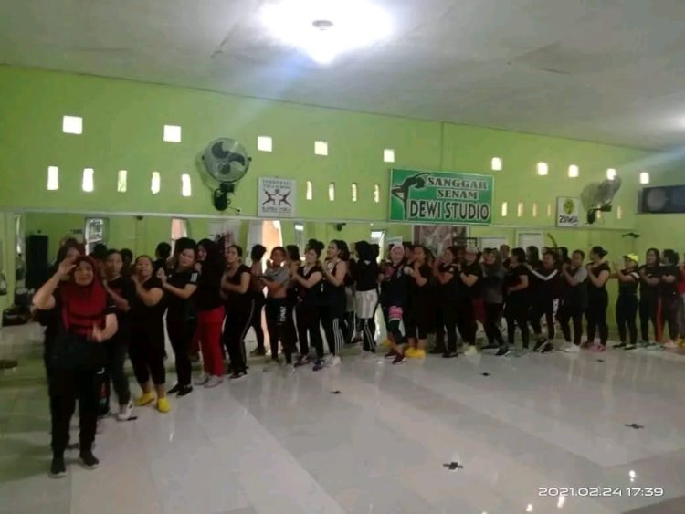 Suasana di Sanggar Senam Dewi Studio. (Foto: inDepthNews/Yuli)