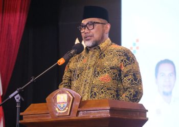 Sekda Sudirman dalam Welcome Dinner Persatuan Perusahaan REI Jambi di Auditorium Rumah Dinas Gubernur Jambi, Selasa (20/09/2024). (Foto: Agus Sulaiman)