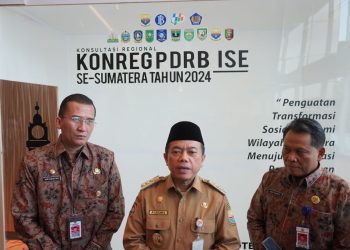 Gubernur Al Haris saat membuka Konreg PDRB-ISE (Konsultasi Regional Produk Domestik Regional Bruto (PDRB) se-Sumatera Tahun 2024 di Hotel BW Luxury Kota Jambi, Selasa (27/08/2024). (Foto: Diskominfo/Novriansah)