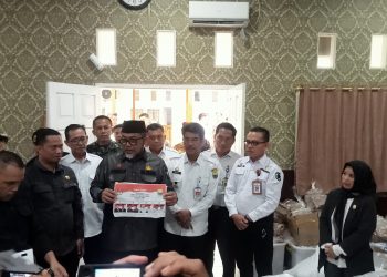 Pjs Gubernur Sudirman saat menghadiri Rapat Koordinasi Pemantauan Persiapan Pilkada Serentak tahun 2024 di Kabupaten Muaro Jambi, Rabu (13/11/2024). (Foto: Diskominfo/Latib)