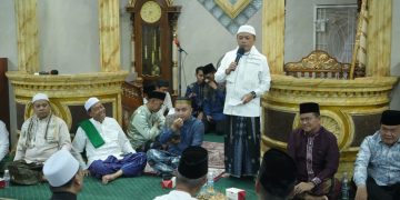 Gubernur Haris saat 
Safari Ramadhan Pemerintah Provinsi Jambi 1447 Hijriah bersama Masyarakat  Kota Jambi di Masjid Al-Ikhlas, Kelurahan Beliung, Kecamatan Alam Barajo, Kota Jambi, Kamis (26/02/2026) malam. (Foto: Diskominfo/Mulyadi)
